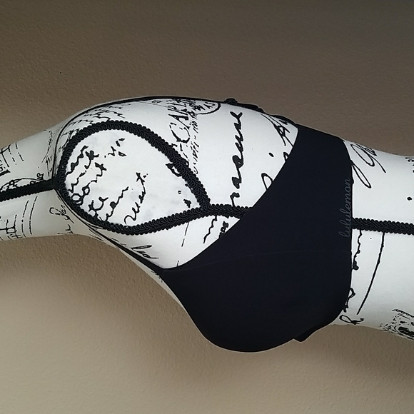 LULULEMON 34 C NWOT  Lululemon Take Shape Bra Black - Picture 5 of 16